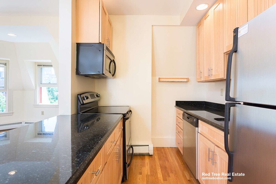 Unit 1 - 197 Commonwealth Ave