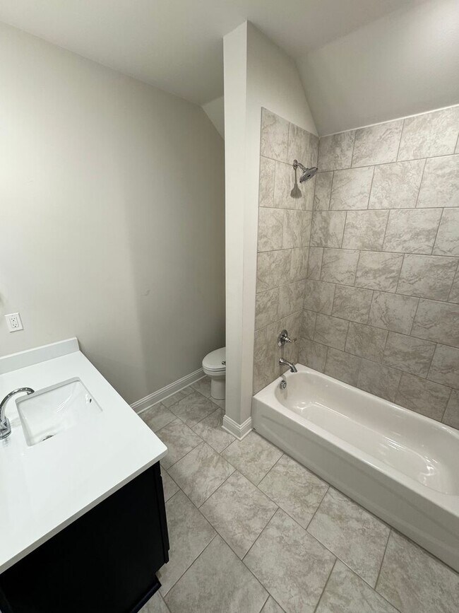 Building Photo - Legacy Neighborhood!