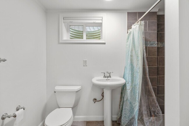 Building Photo - 3BR/4BA - Silver Spring Rambler on Quiet Cul-de-Sac Near Sligo Creek Park