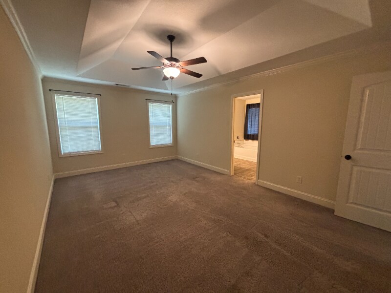 Building Photo - 587 Embassy Walk