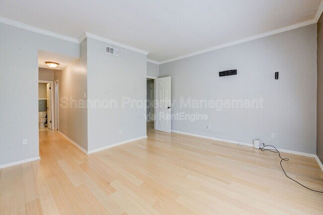 Building Photo - 2100 Tanglewilde St