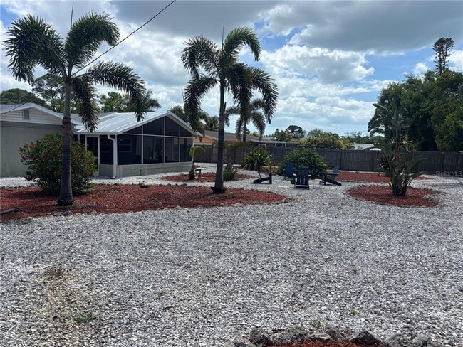 Building Photo - 1008 Estremadura Dr