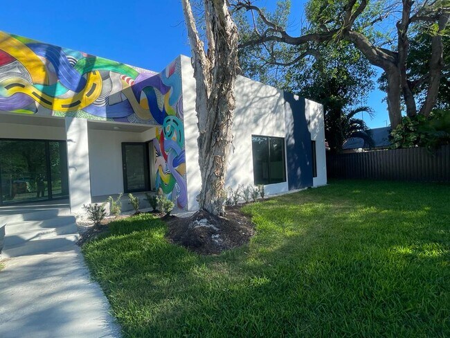 Building Photo - 1121 NW 32nd St