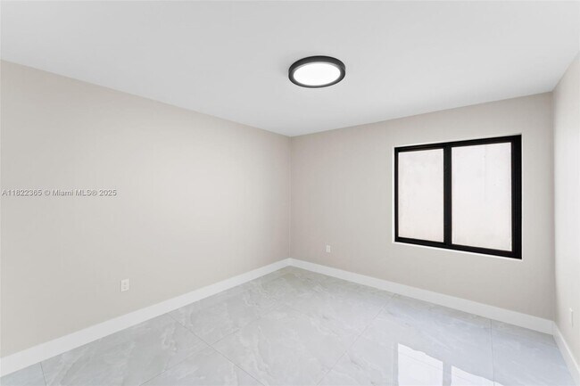 Building Photo - 9940 SW 155th Ave