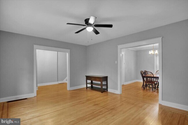 Building Photo - 23 Trebor Pl