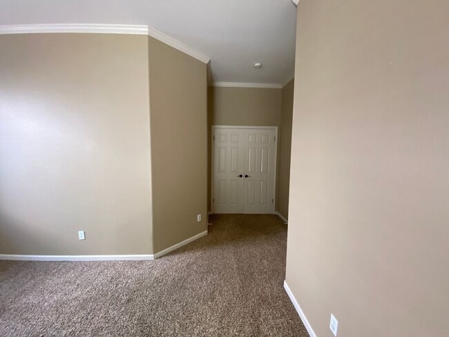 Building Photo - 4 bedroom in Paso Robles