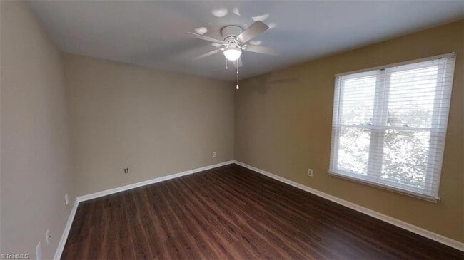Building Photo - Lower Level Condo for Rent - MOVE IN READY