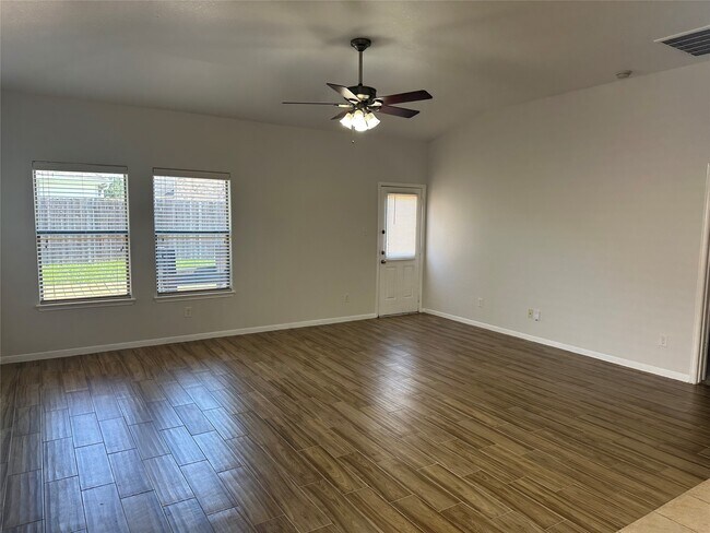 Building Photo - 15214 Bartlett Landing Dr