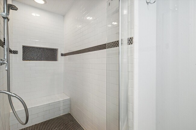 Building Photo - 2910 Freshmeadows Dr