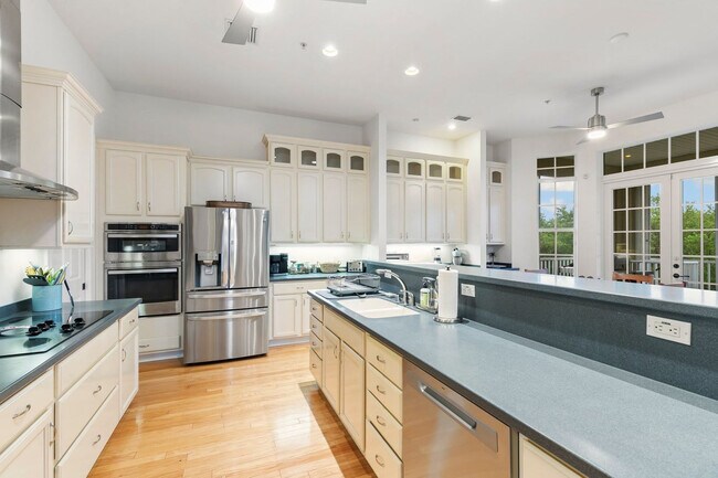 Building Photo - 1927 Sheffield Ave