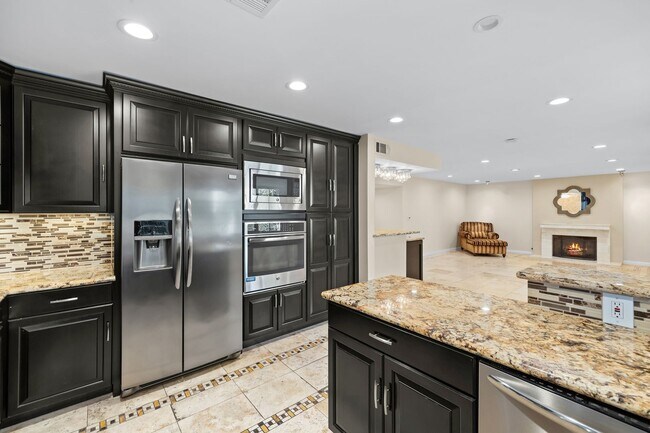 Building Photo - 5 Bedroom 5.5 Bathroom Pool Home in Encino