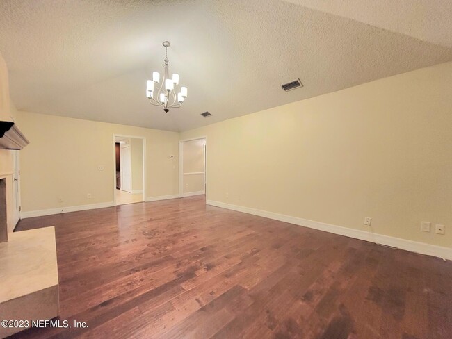 Building Photo - 11640 Wellington Way