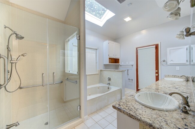 Building Photo - 12307 Rocky Knoll Dr