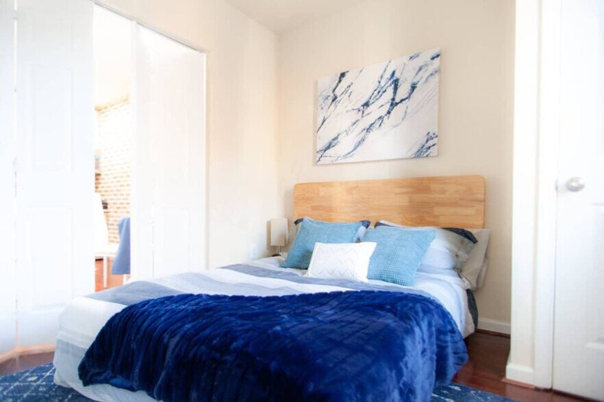 Building Photo - 1734 H St NE