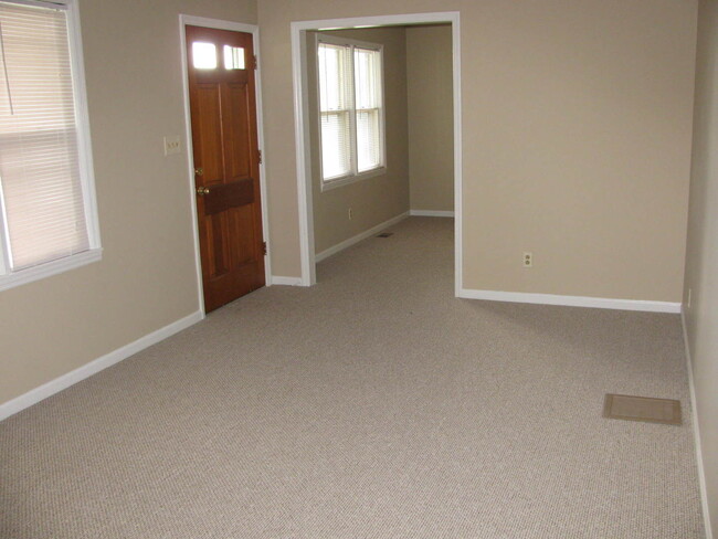 Building Photo - 531 Eddie Ln