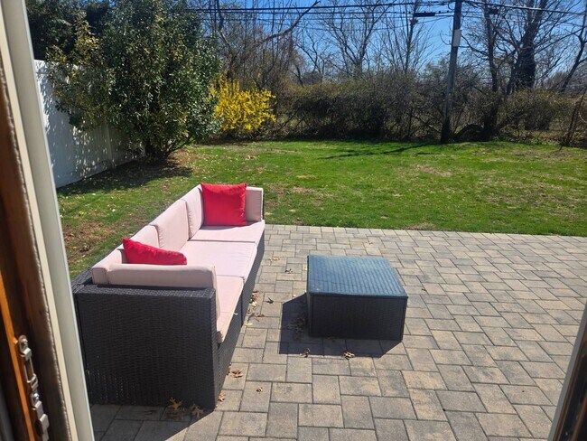 Building Photo - 94 Swan Ln