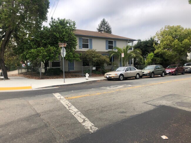 Primary Photo - 1498 Addison St