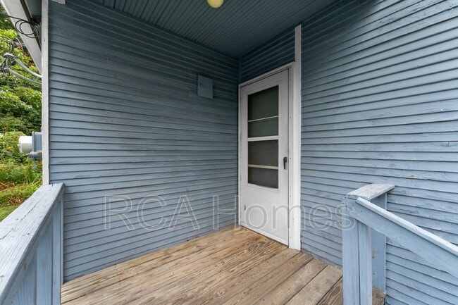 Building Photo - 1231 Pleasant St