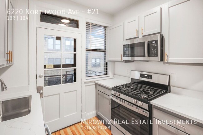 Building Photo - Beautifully Renovated 1BR/1BA Across from ...