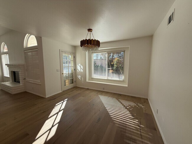 Building Photo - 2441 Iron Ridge Ct