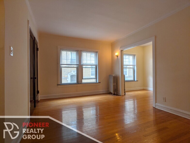 Building Photo - 4912 N Hoyne Ave
