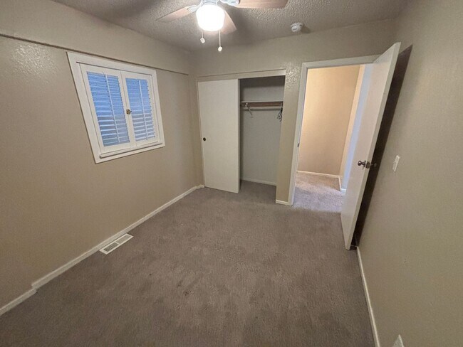 Building Photo - Charming Updated Condominium for Rent in S...