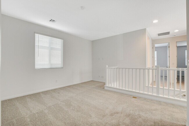 Building Photo - Newly built Home, gated