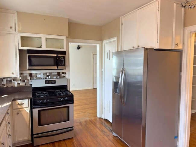 Building Photo - 1817 Ardath Ave