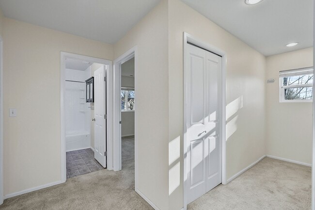 Building Photo - Lake Stevens~Amber Skyline