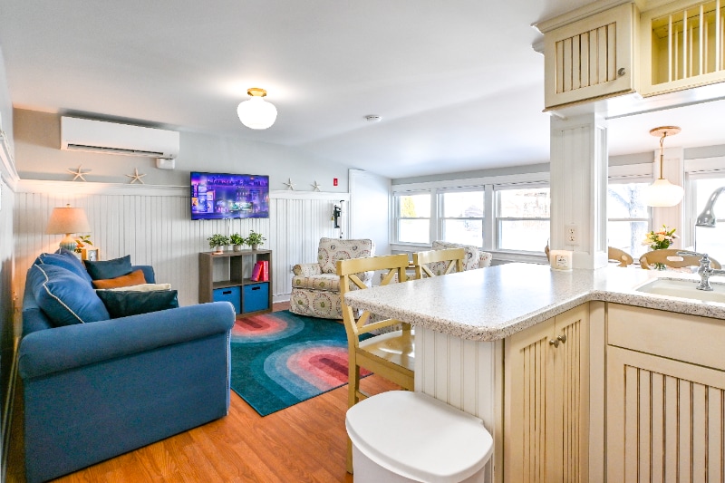 Building Photo - 8 Pine Tree Ave