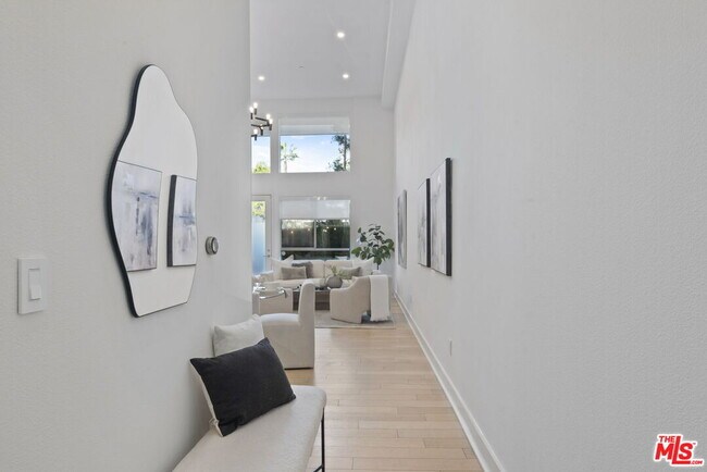 Building Photo - 600 Ridgeley Dr