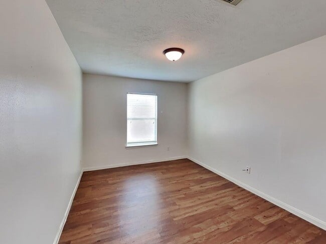 Building Photo - 3915 Hawthorn Glen Ct