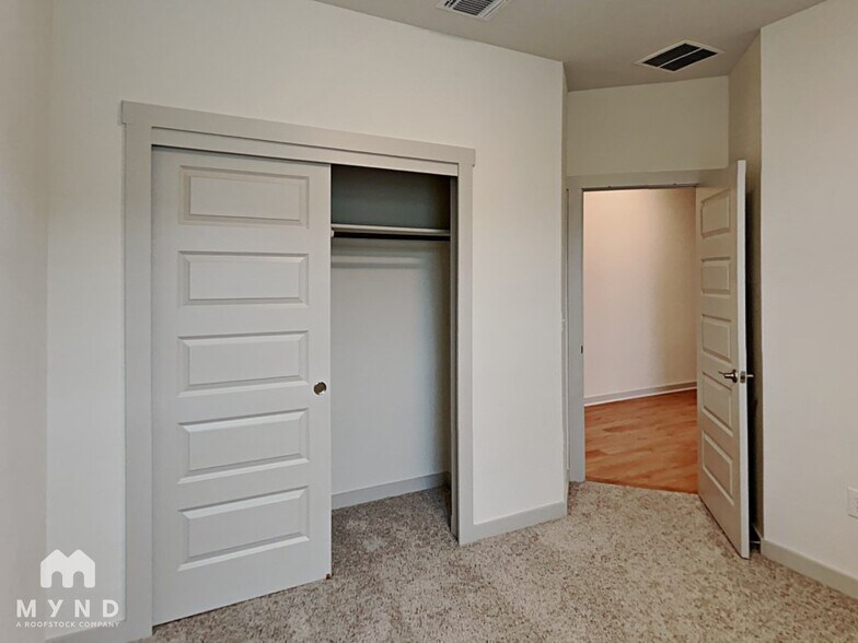 Building Photo - 10713 Fulton Ave