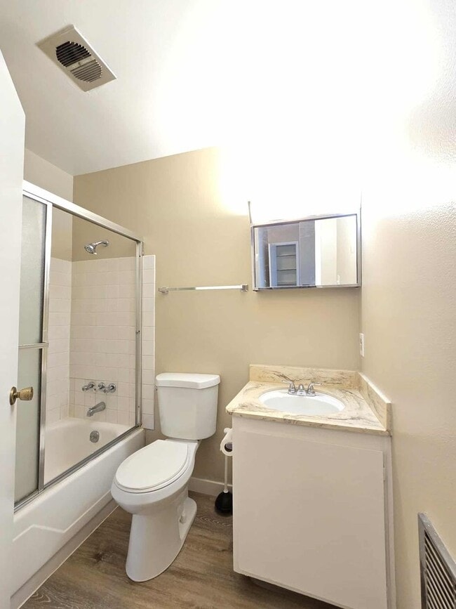 Building Photo - 2 Bedroom Smithridge Greens Condo