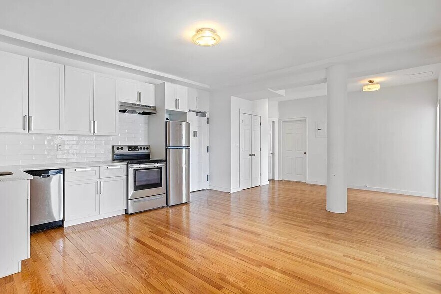 Building Photo - 102 Fulton St