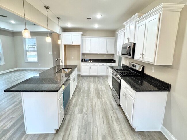 Building Photo - RosalieWoods568