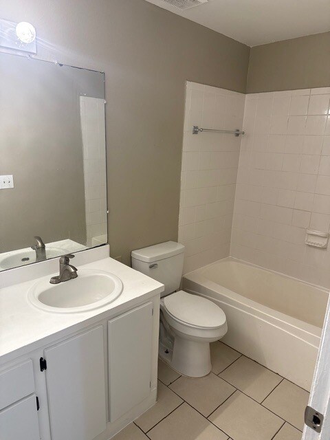 Building Photo - 1408 Mohrlake Dr