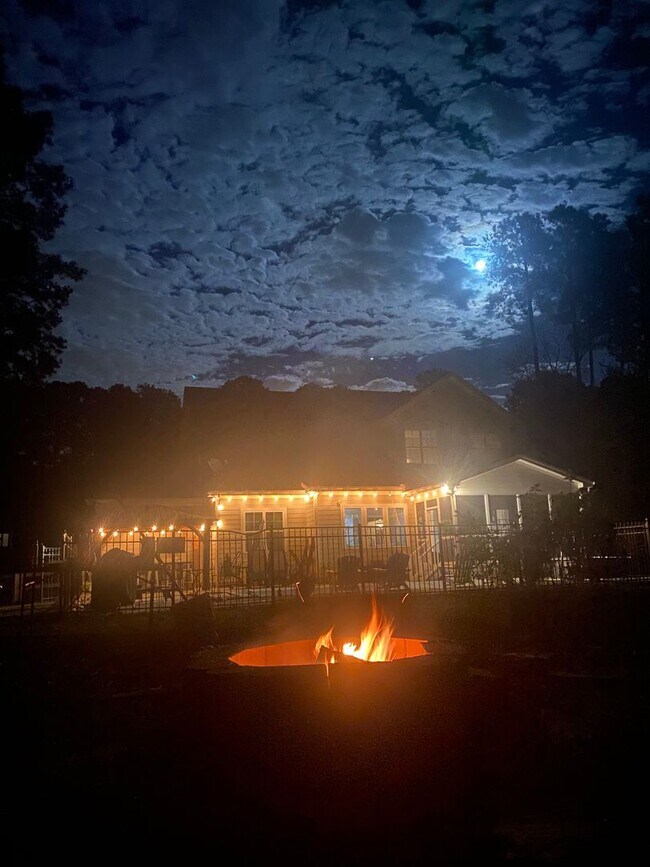 Building Photo - Splendid 4-bedroom, 3-bathroom Harrison Pond home in Pittsboro-- SWIMMING POOL!