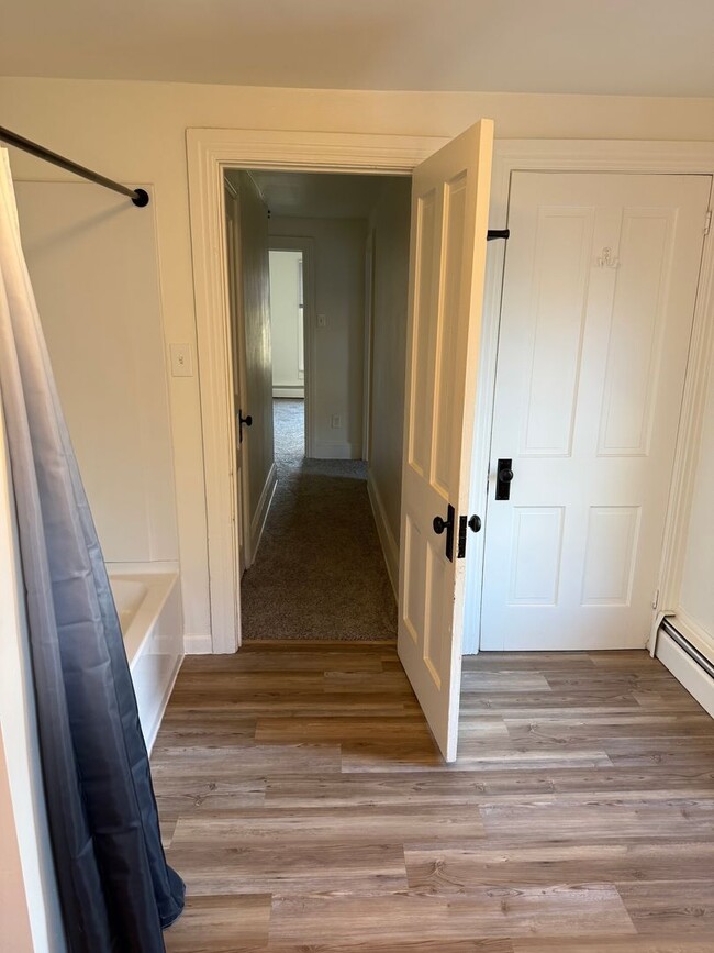 Building Photo - Cozy & Quiet Home in Glen Rock