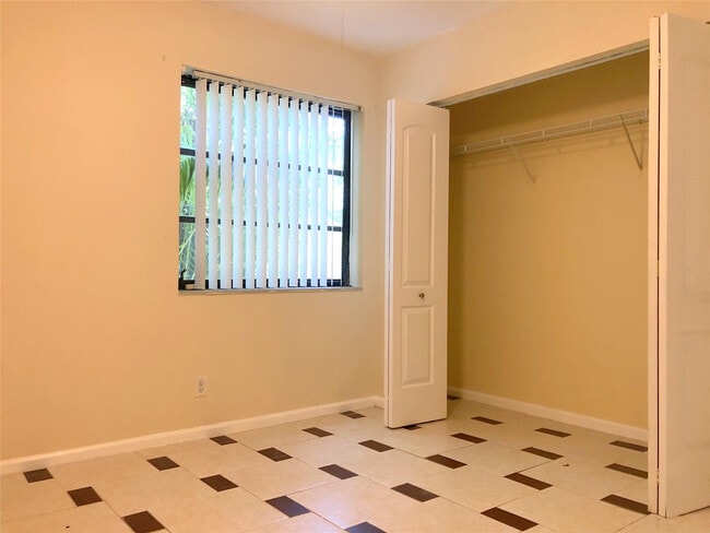 Building Photo - 71 Laredo Ln