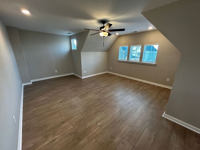 Building Photo - 8152 Warbler Wy
