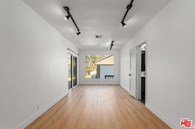 Building Photo - 2522 Armacost Ave