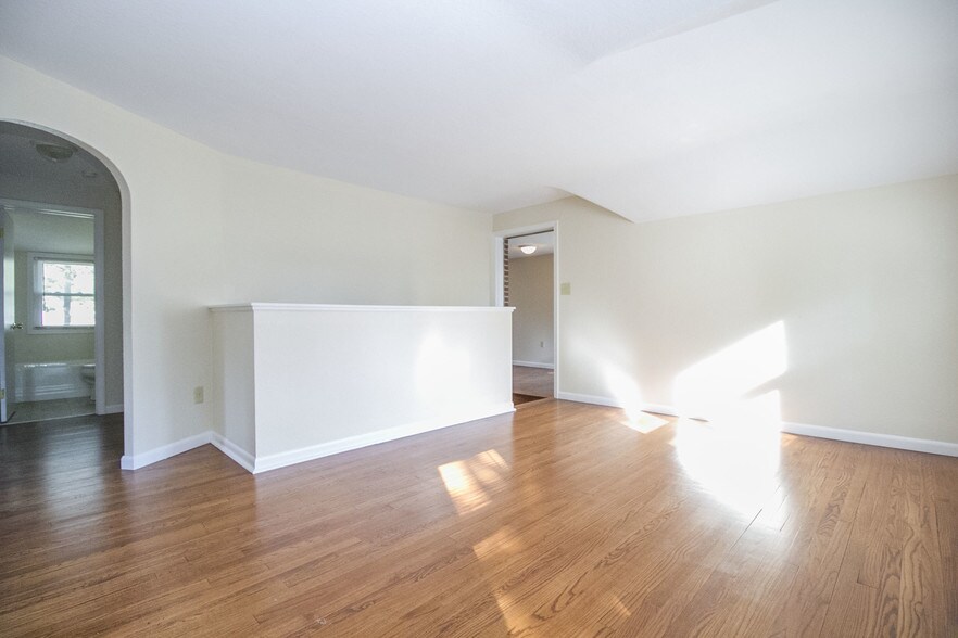 Building Photo - 2943 Escott Ave