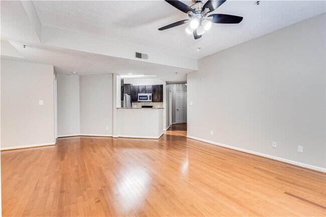 Building Photo - 1250 Parkwood Cir SE