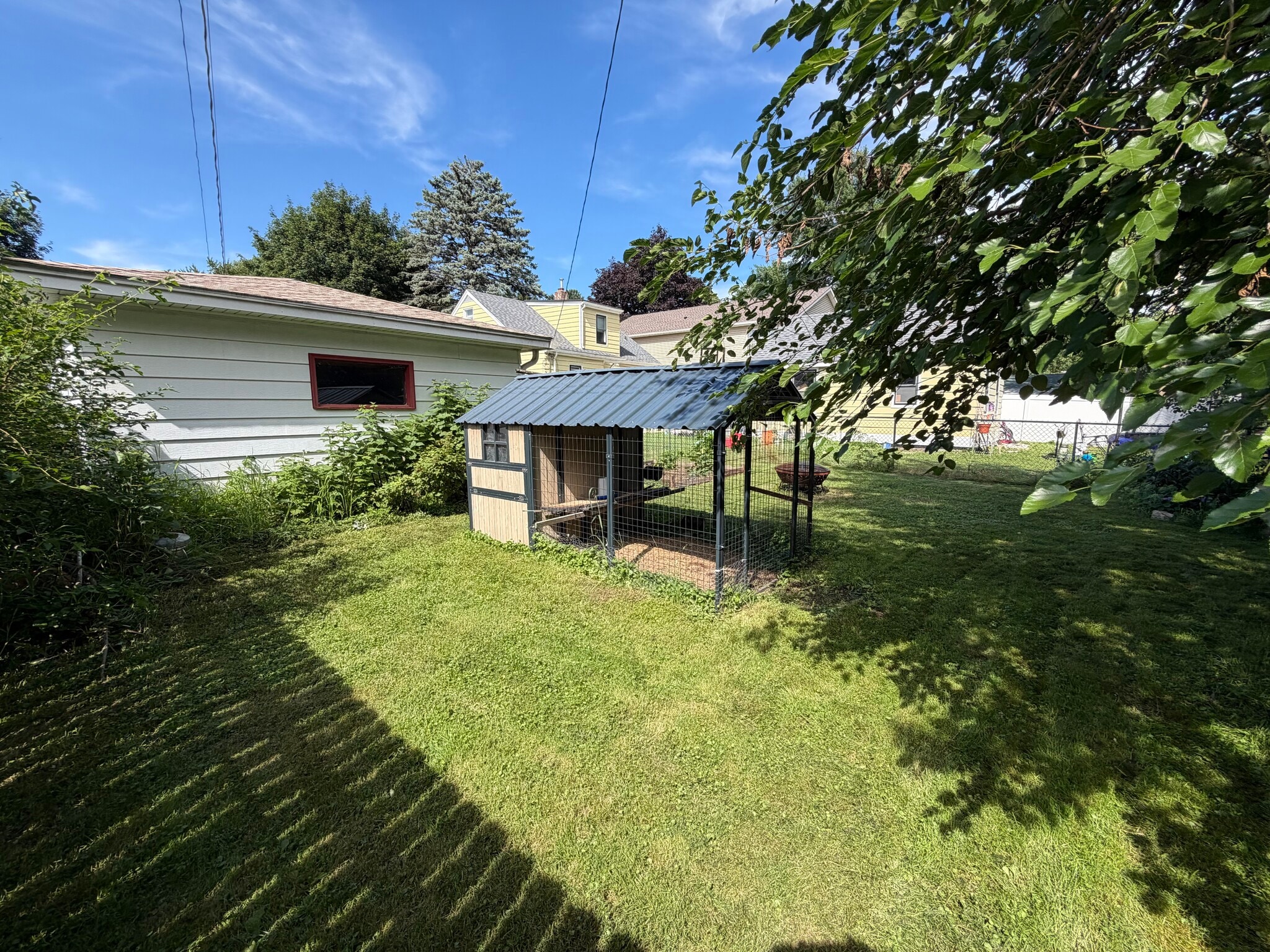 Building Photo - 2098 Sherwood Ave