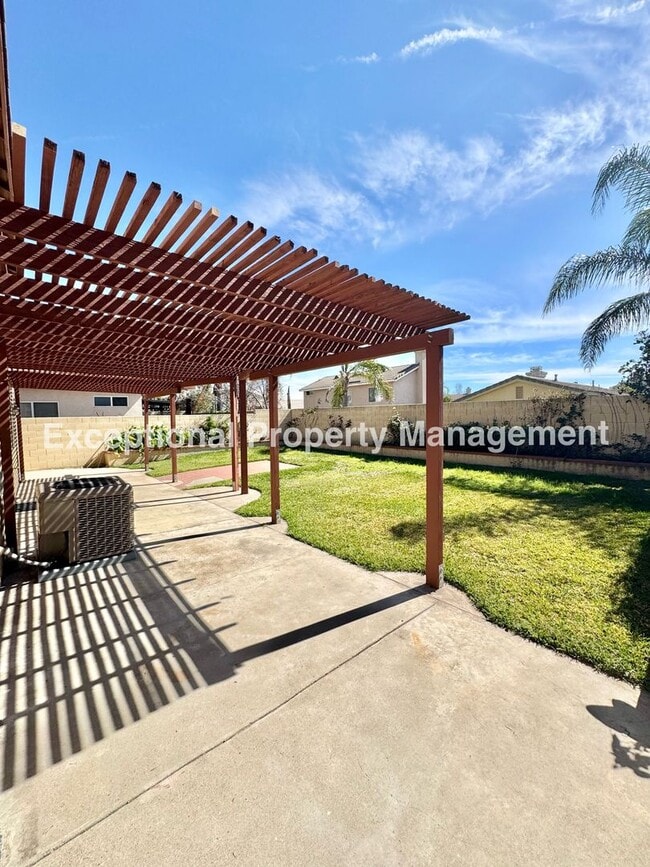 Building Photo - Ready to move in 3 bed 3 bath home