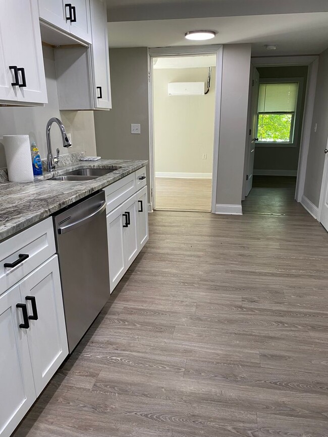 Building Photo - 2209 Rivermont Ave