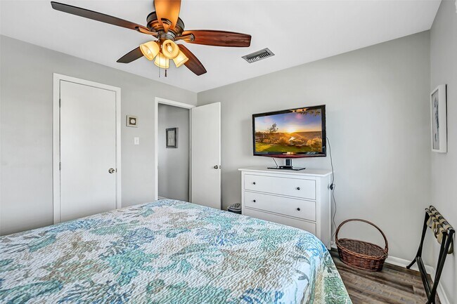 Building Photo - 21600 Zachary Dr