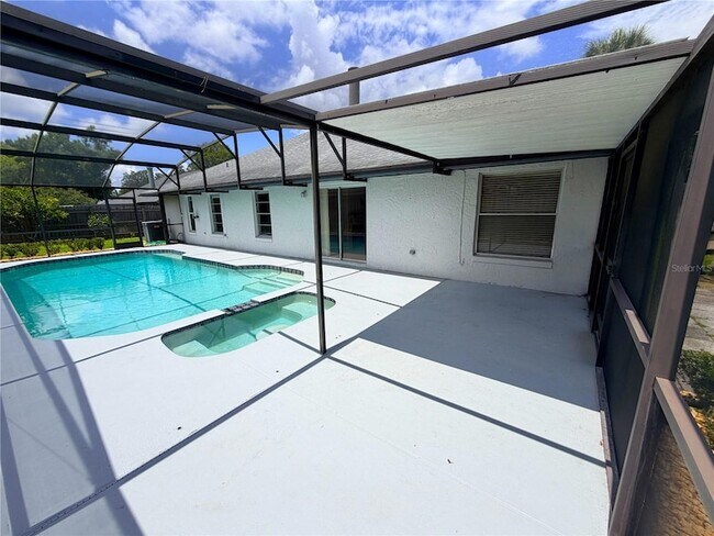 Building Photo - 309 Buttonwood Dr