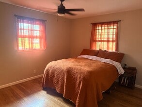 Building Photo - 2559 Clifton Springs Manor